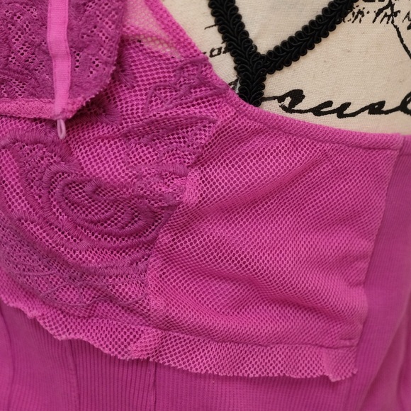 Free People Have My Heart Cami  🙌🏻✨⏰💭🤝⌛️ Eyelet Detail & sweet button detail - Picture 15 of 15